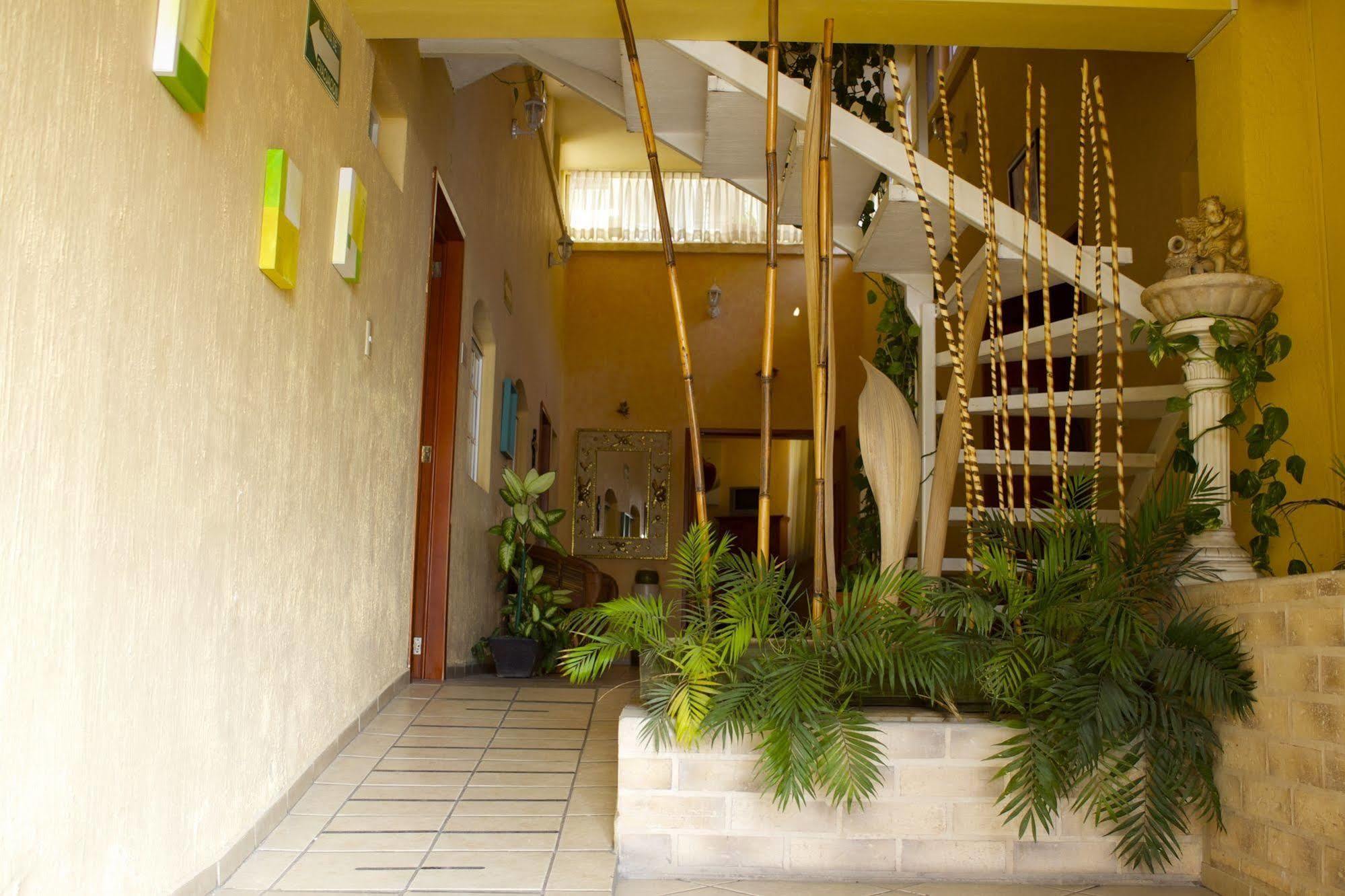 Residencia Los Angeles Bed & Breakfast Guadalajara Exterior photo